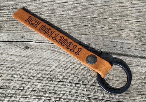 Scotts Bluf Sleutelhanger met nummer verkrijgbaar in 6 kleuren Scotts Bluf Sleutelhanger met nummer verkrijgbaar in 6 kleuren