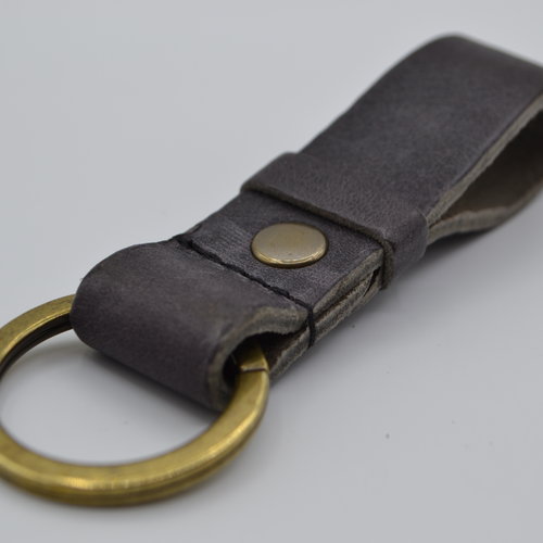 Grijze vintage sleutelhanger met naam of logo 