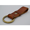 Scotts Bluf Deze cognac vintage sleutelhanger is te personaliseren met 30 karakters of een logo.