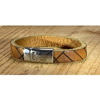 Zwarte armband vintage gewassen en gelaserd met leuke print.