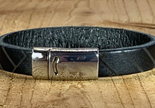 Scotts Bluf Zwarte armband vintage gelaserd met brick print. Scotts Bluf Zwarte armband vintage gelaserd met brick print.