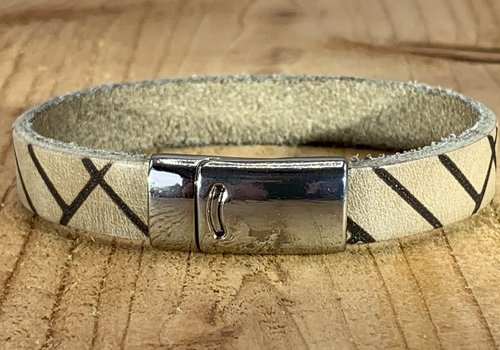 Scotts Bluf Ecru armband vintage gelaserd met brick print. Scotts Bluf Ecru armband vintage gelaserd met brick print.