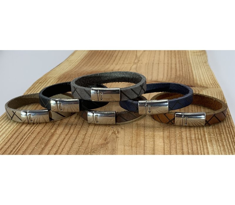 Blauwe armband vintage gewassen en gelaserd met leuke print.