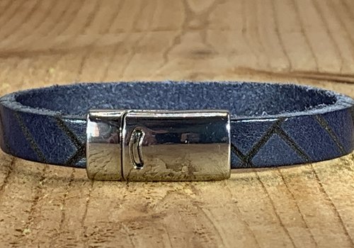 Scotts Bluf Blauwe armband vintage gelaserd met brick print. Scotts Bluf Blauwe armband vintage gelaserd met brick print.