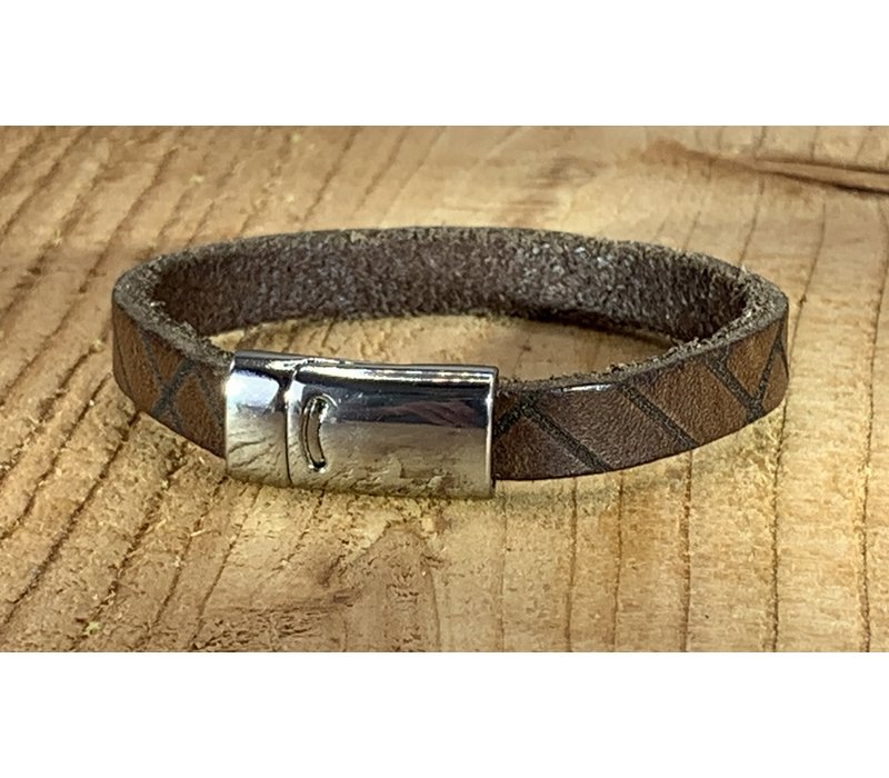 Bruine armband vintage gewassen en gelaserd met leuke print.