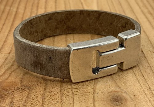 Scotts Bluf Bruine echt leren heren armband met gave magneetsluiting. Scotts Bluf Bruine echt leren heren armband met gave magneetsluiting.