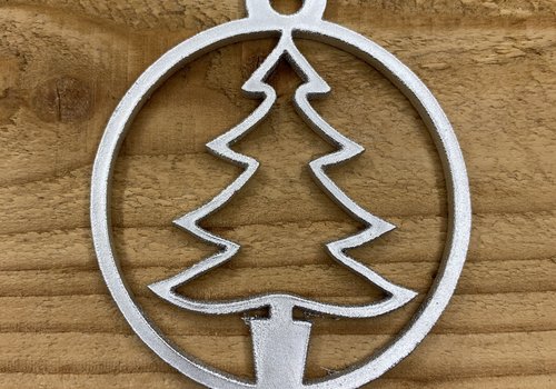 Rock 'n Rich Kerstbal met boomvorm in cirkel van zilver leer.