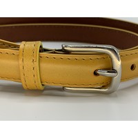 Oker gele Italiaans leren damesriem. 2cm breed met een fantastische afwerking en nikkelvrije gesp.
