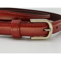 Rode Italiaans leren damesriem. 2cm breed met een fantastische afwerking en nikkelvrije gesp.