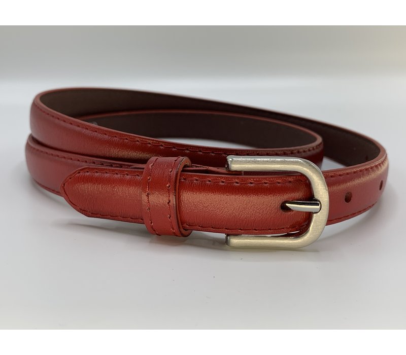 Rode Italiaans  leren damesriem. 2cm breed met een fantastische afwerking en nikkelvrije gesp.