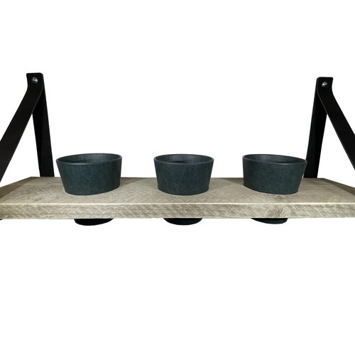 Kruidenrek met donker blauwe potjes. 