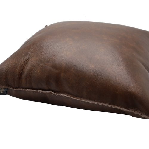 Sierkussen van echt bruin vintage leer. 