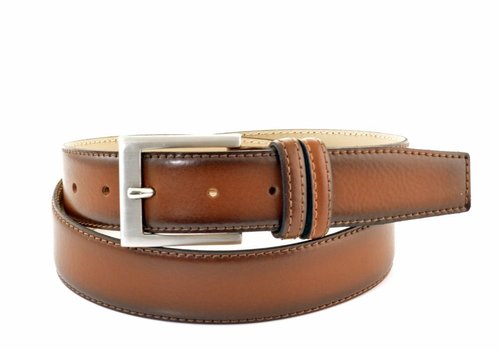 Bullock moderne cognac heren riem met donkere zijkantjes. Bullock moderne cognac heren riem met donkere zijkantjes.