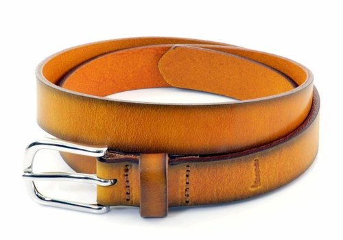 Vespa  2,5 cm smalle cognac Vespa riem met gespoten zijkanten Vespa  2,5 cm smalle cognac Vespa riem met gespoten zijkanten