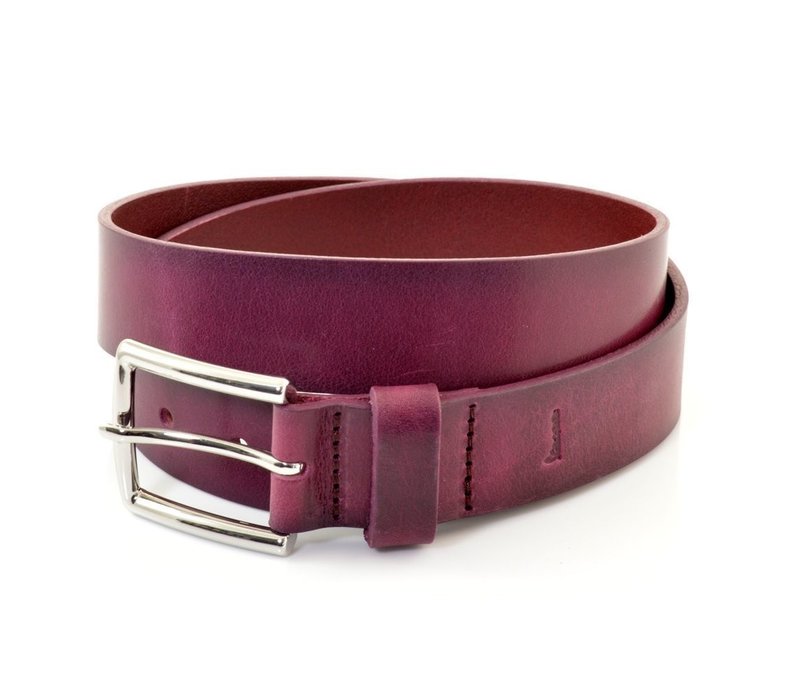 Paarse Vespa riem van toscaans kwalitatief hoogwaardig leer. perfecte afwerking en 3,5 cm breed