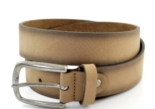 Cornerstone Zandkleurige nubuck riem met donkere zijkantjes. Cornerstone Zandkleurige nubuck riem met donkere zijkantjes.