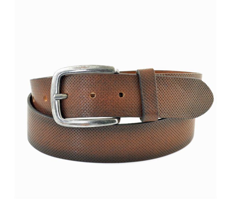 Cognac casual riem van 4cm breed met gaatjesprint. Italiaans nerfleer en nikkelvrije gesp