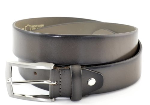 Bullock Grijze 3,5cm brede riem van plantaardig gelooid leer. Bullock Grijze 3,5cm brede riem van plantaardig gelooid leer.