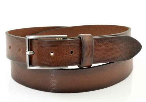 Cornerstone Cognac 3,5 cm brede riem met duidelijke leerstructuur.