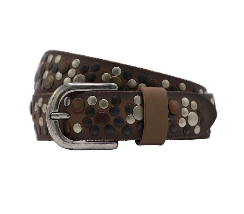 S Oliver riem van 35mm breed. Over de gehele lengte vol met verschillende kleuren en maten studs.