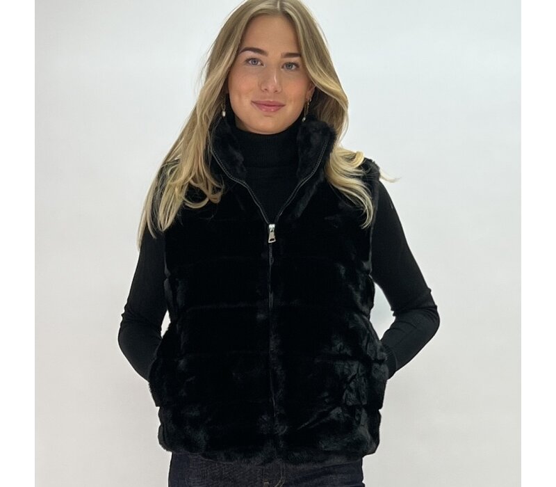 Zwarte bodywarmer van kunst vegan bont.