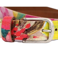3 cm brede riem met kleurrijke bloemenprint. Echt Nederlands krakkelee leer.