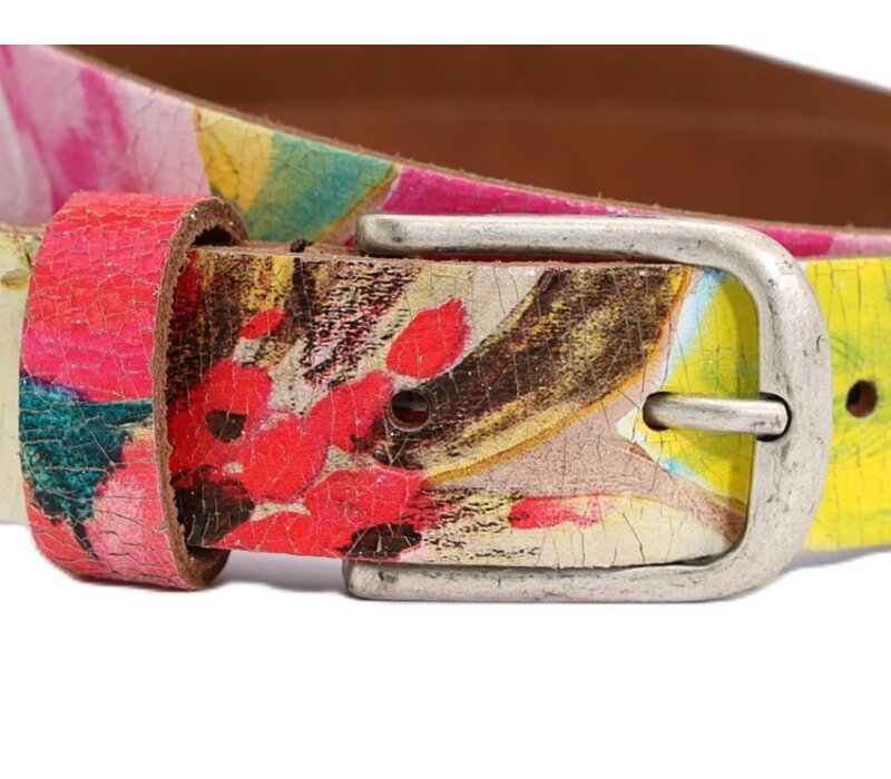 3 cm brede riem met kleurrijke bloemenprint. Echt Nederlands krakkelee leer.