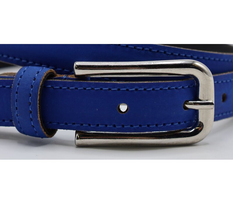Kobalt blauwe Italiaans  leren damesriem. 2cm breed en in kleur rondgestikt.