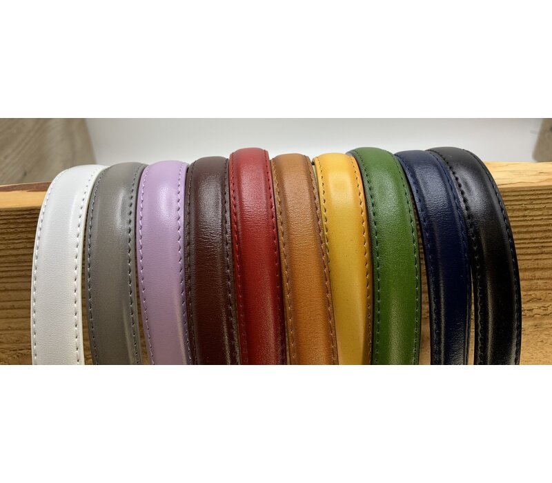 Roze Italiaans  leren damesriem. 2cm breed en in kleur rondgestikt.