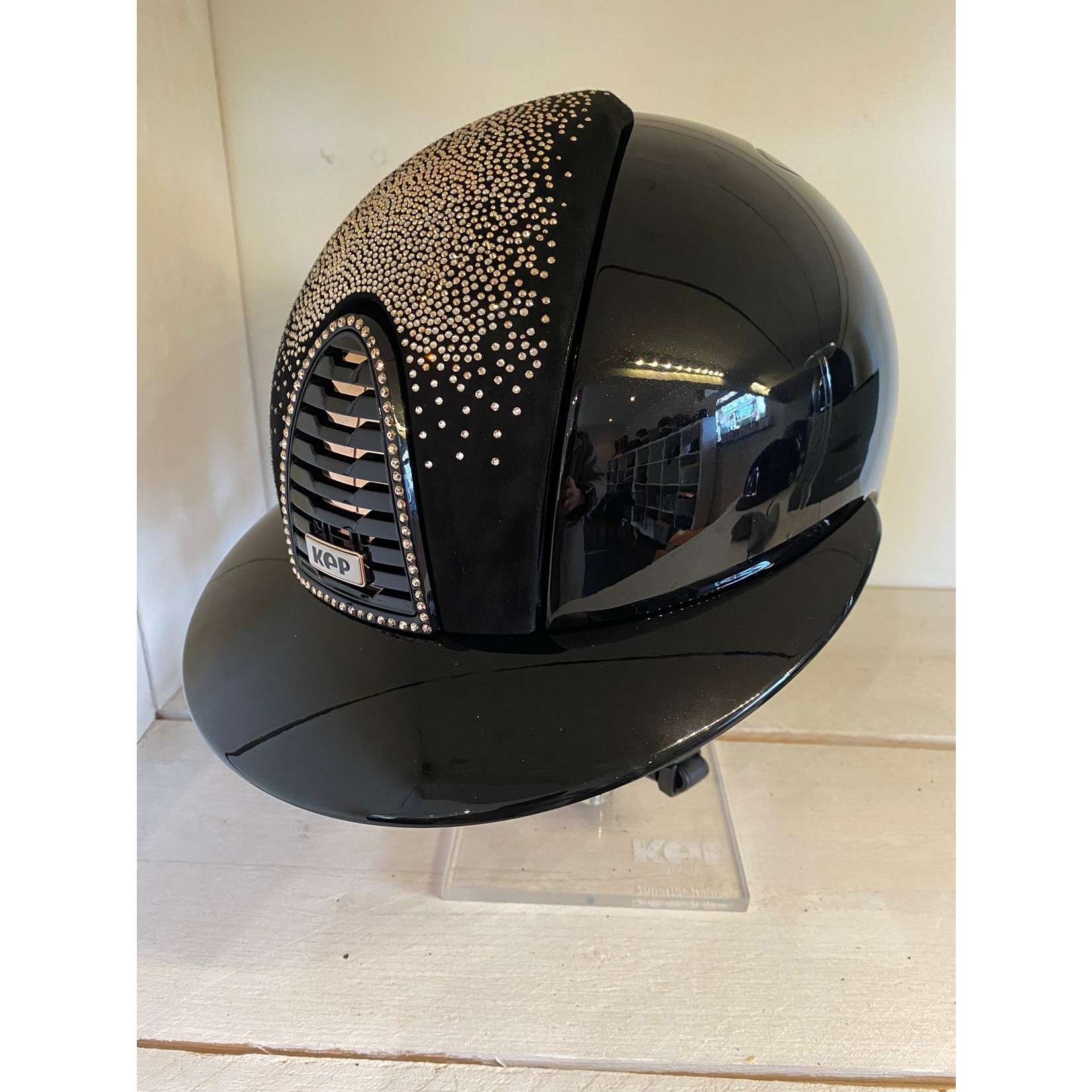 KEP Italia polish zwart met met suede voorzijde met shaded - swarovski patina frame - sub grill en button rand rosé gold - polo visor