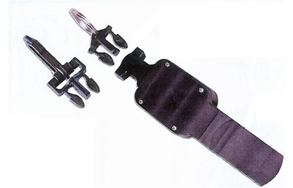 Compass Retractor