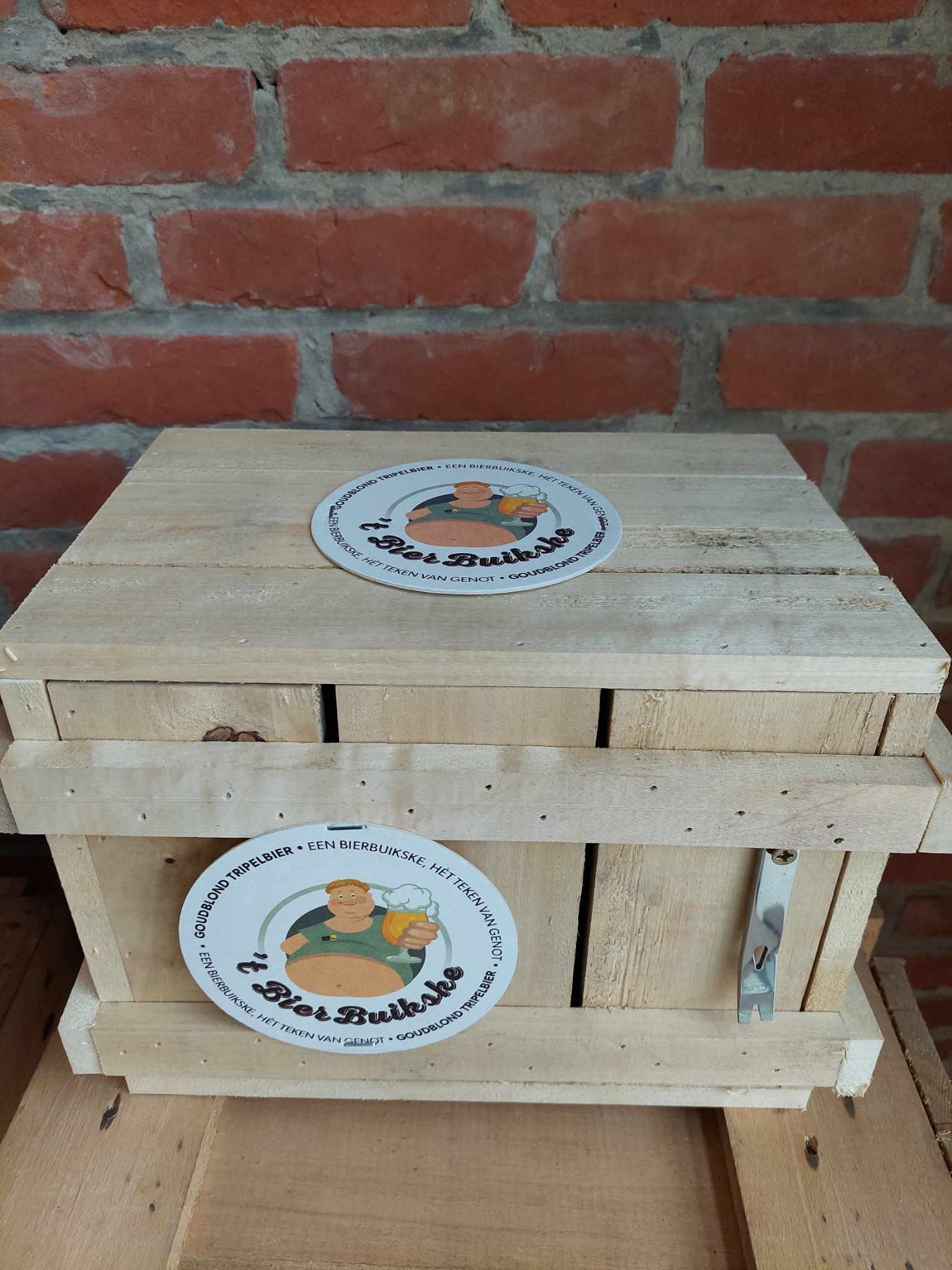 'T BIERBUIKSKE WOODEN BOX