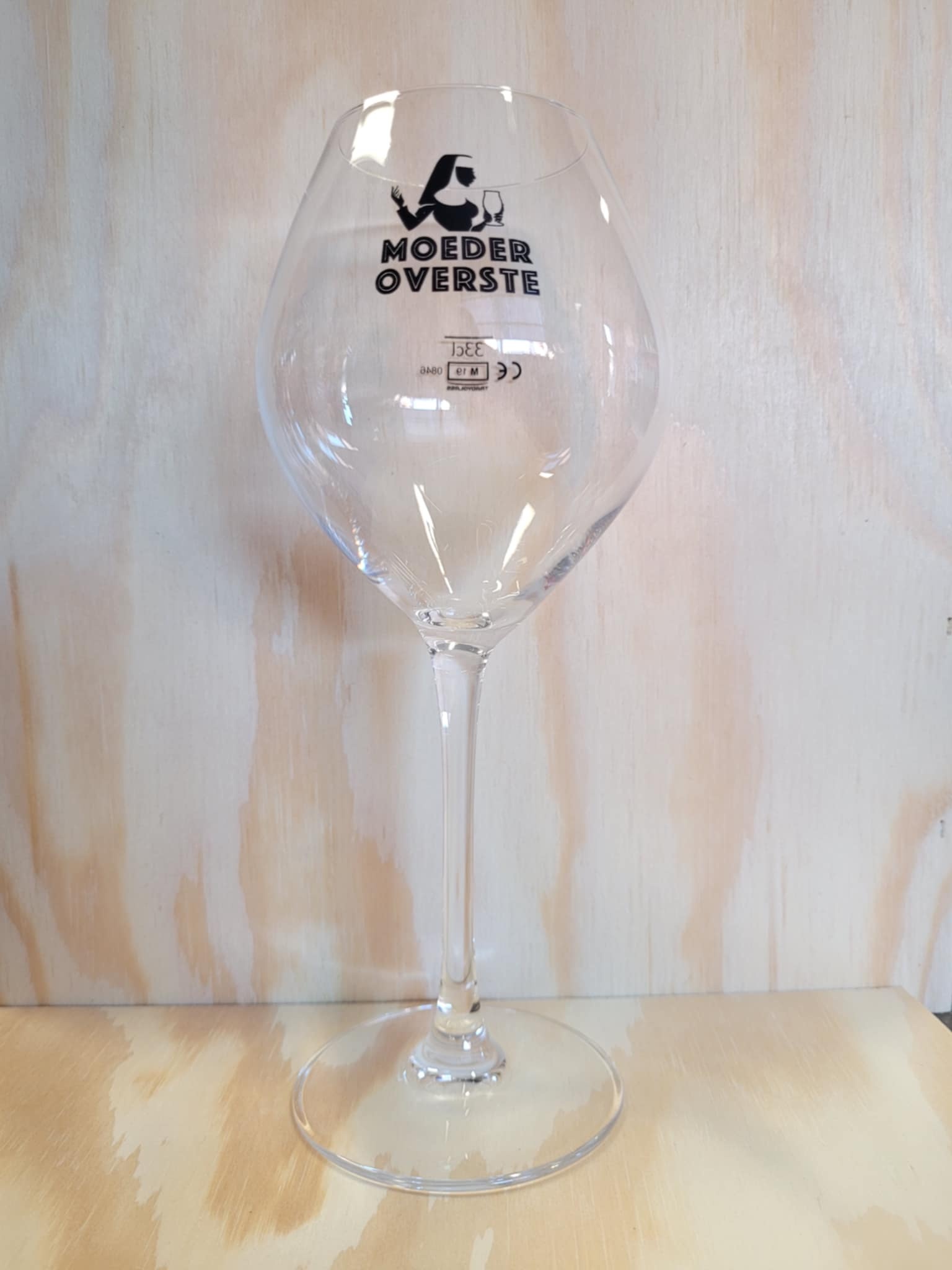 MOEDER OVERSTE GLAS