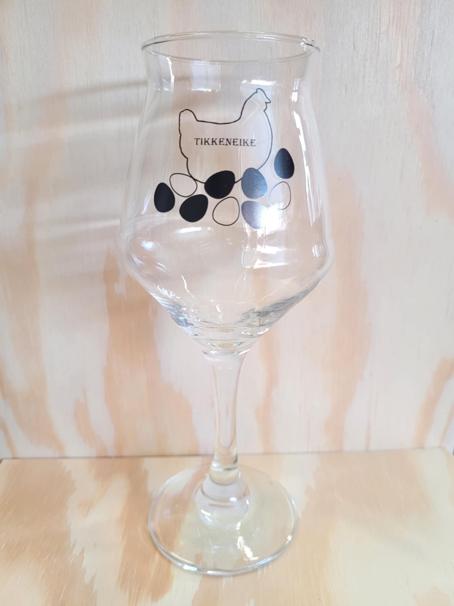 TIKKENEIKE GLAS