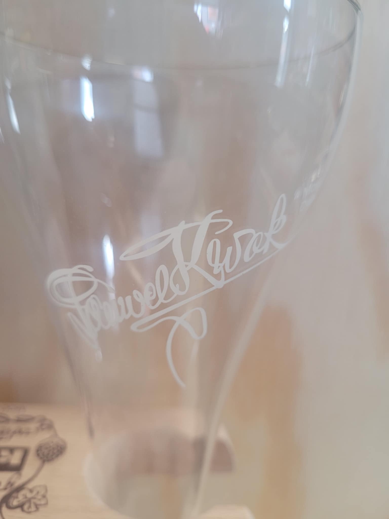 KWAK GLAS MET HOUTEN STEUN