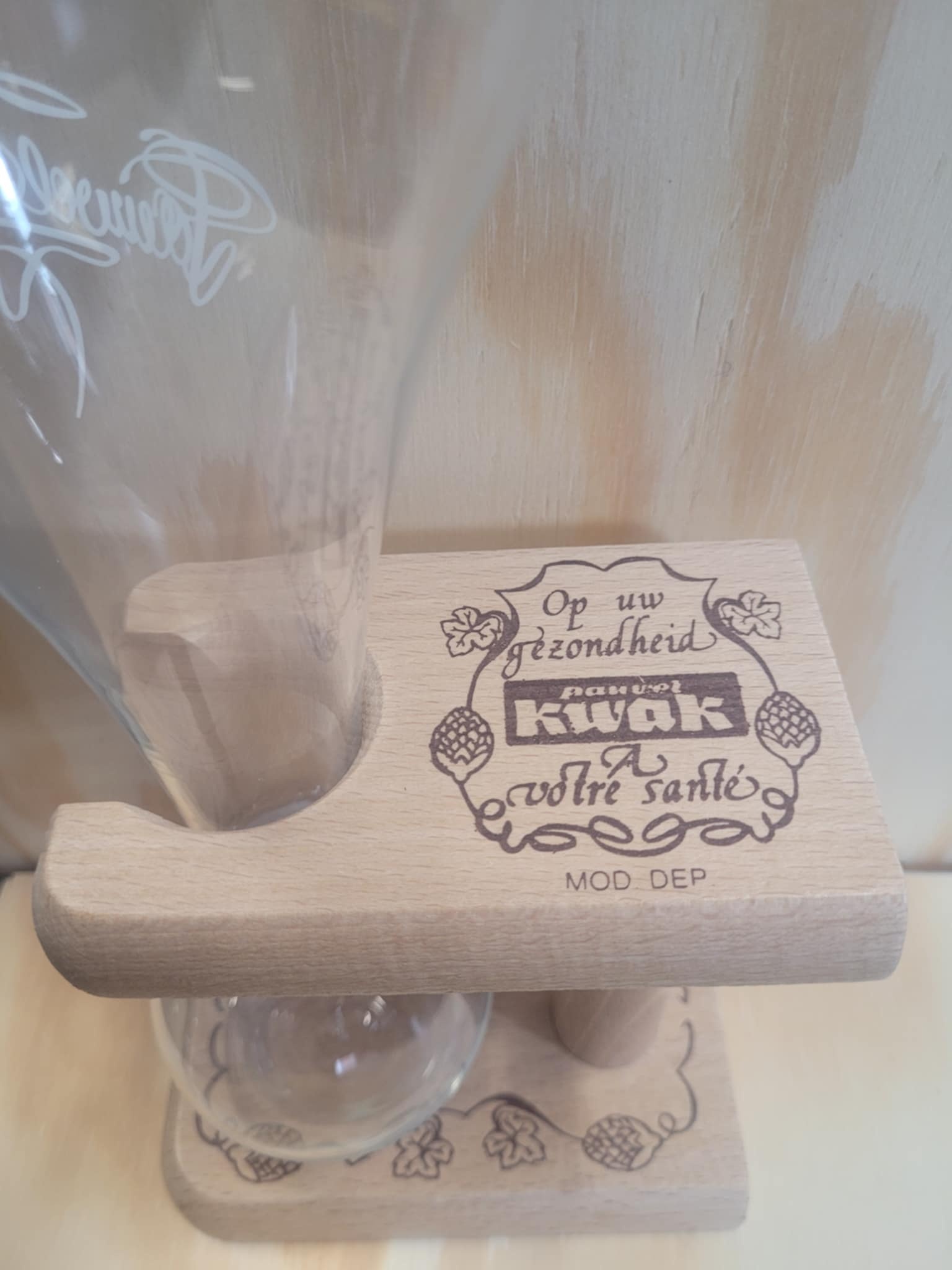 KWAK GLAS MET HOUTEN STEUN