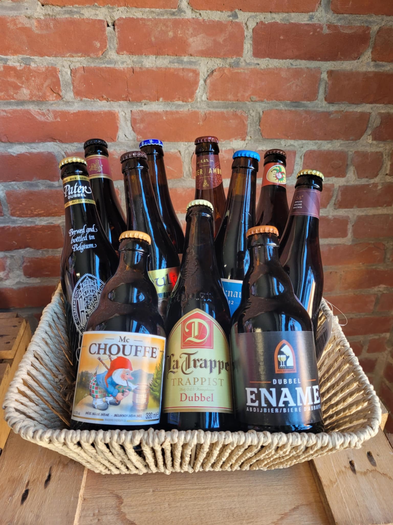 BASKET OF SQUARE BROWN BEERS