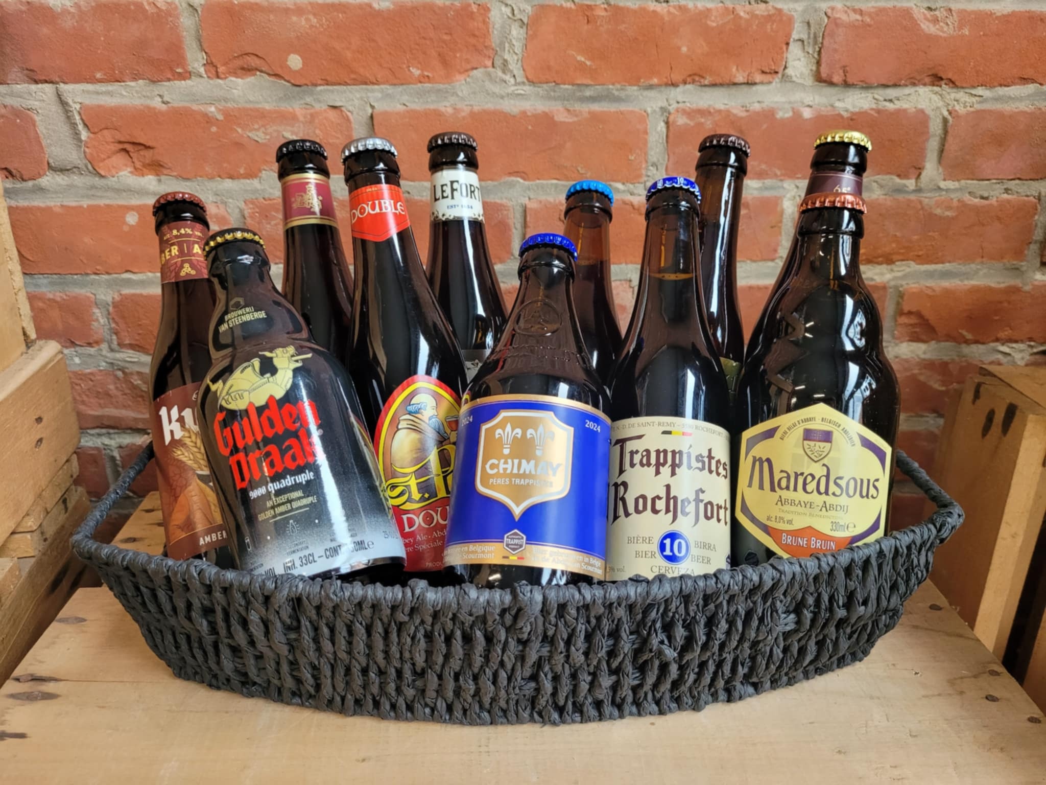 BLACK BASKET OVAL L BROWN BEERS