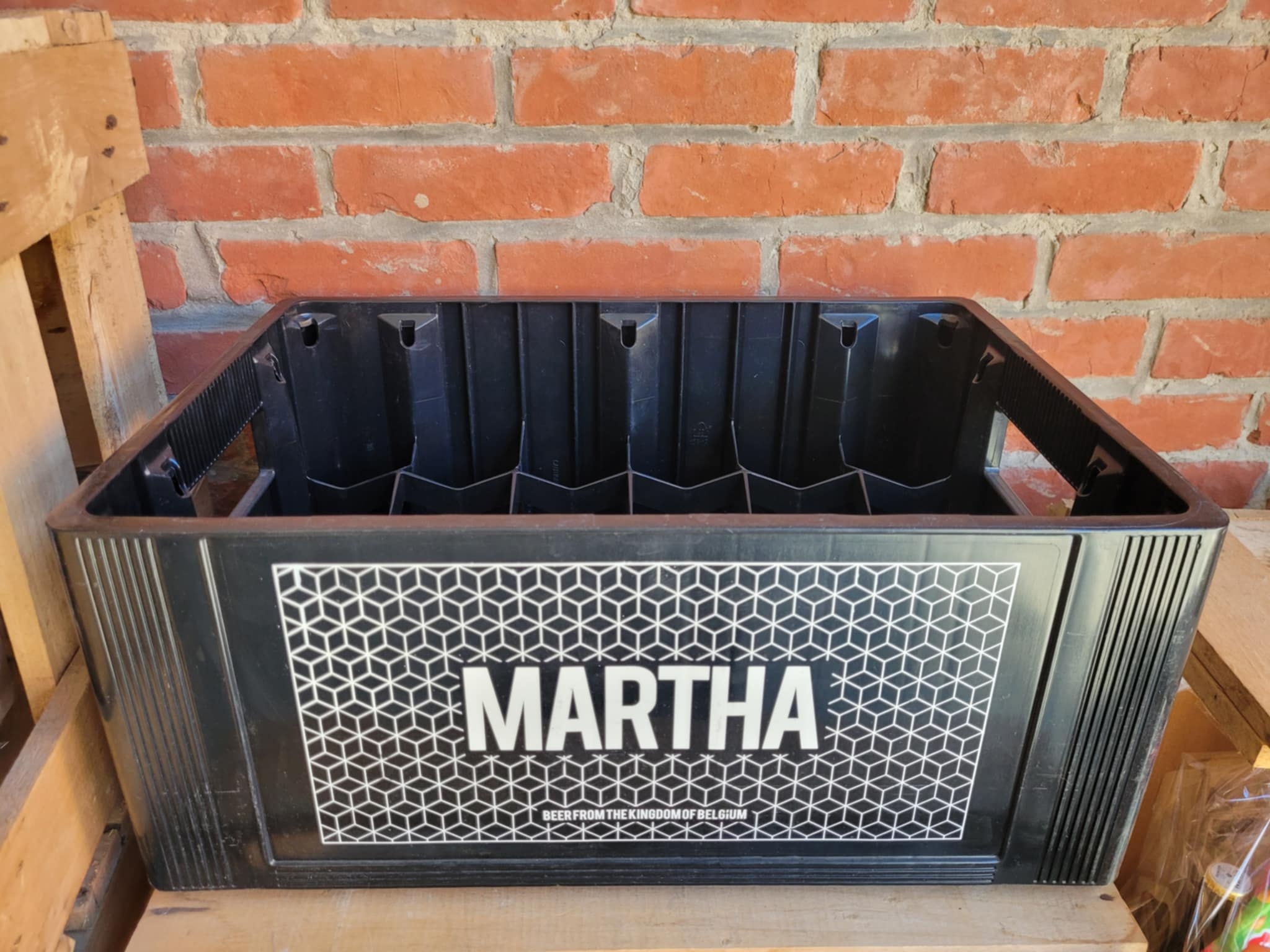 EMPTY CRATE MARTHA