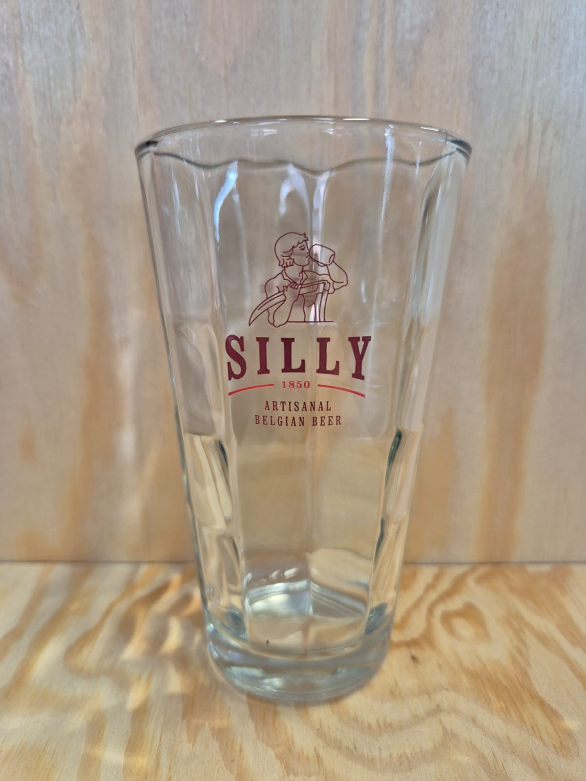 SILLY GLASS