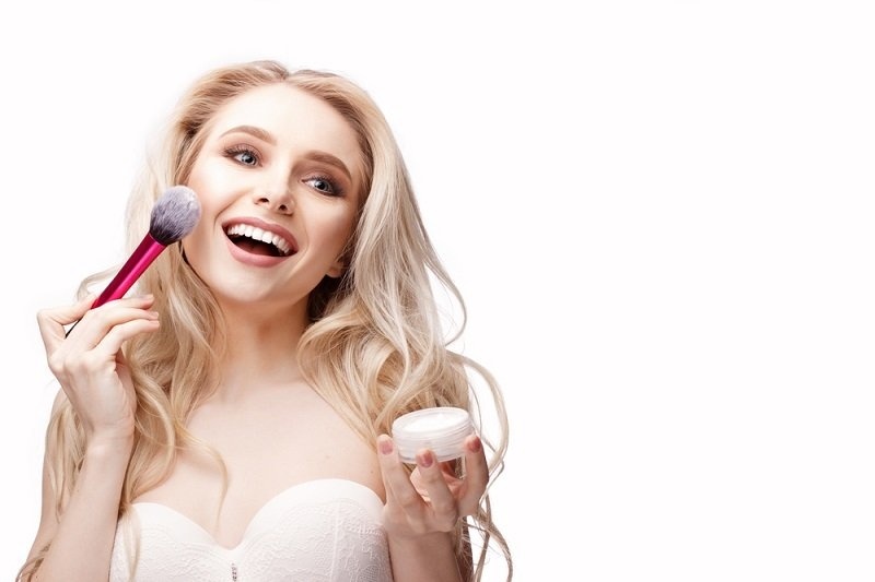 What is the difference between baking, setting and fixing powder?