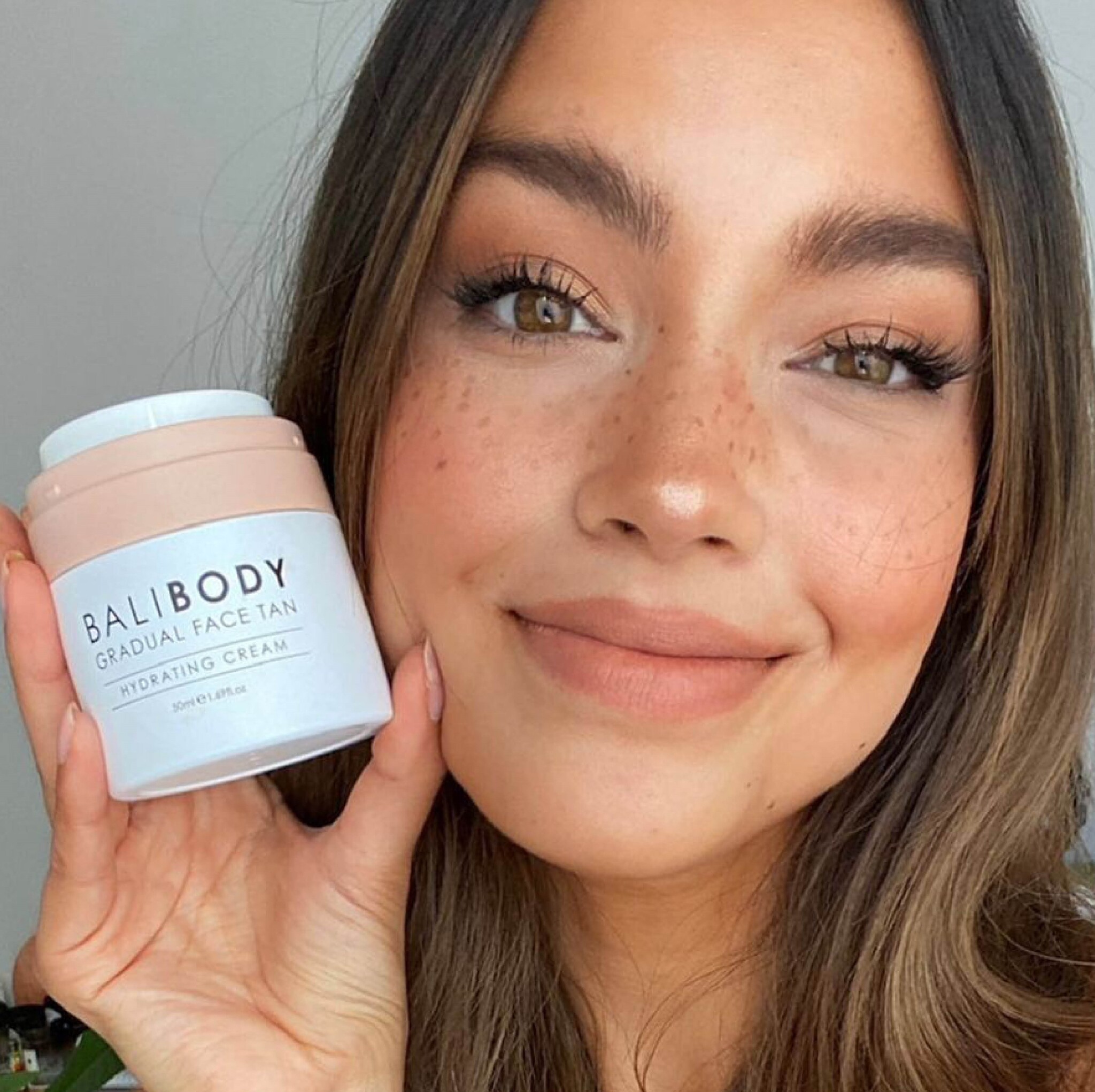 Trend Tantouring contouring with selftanner