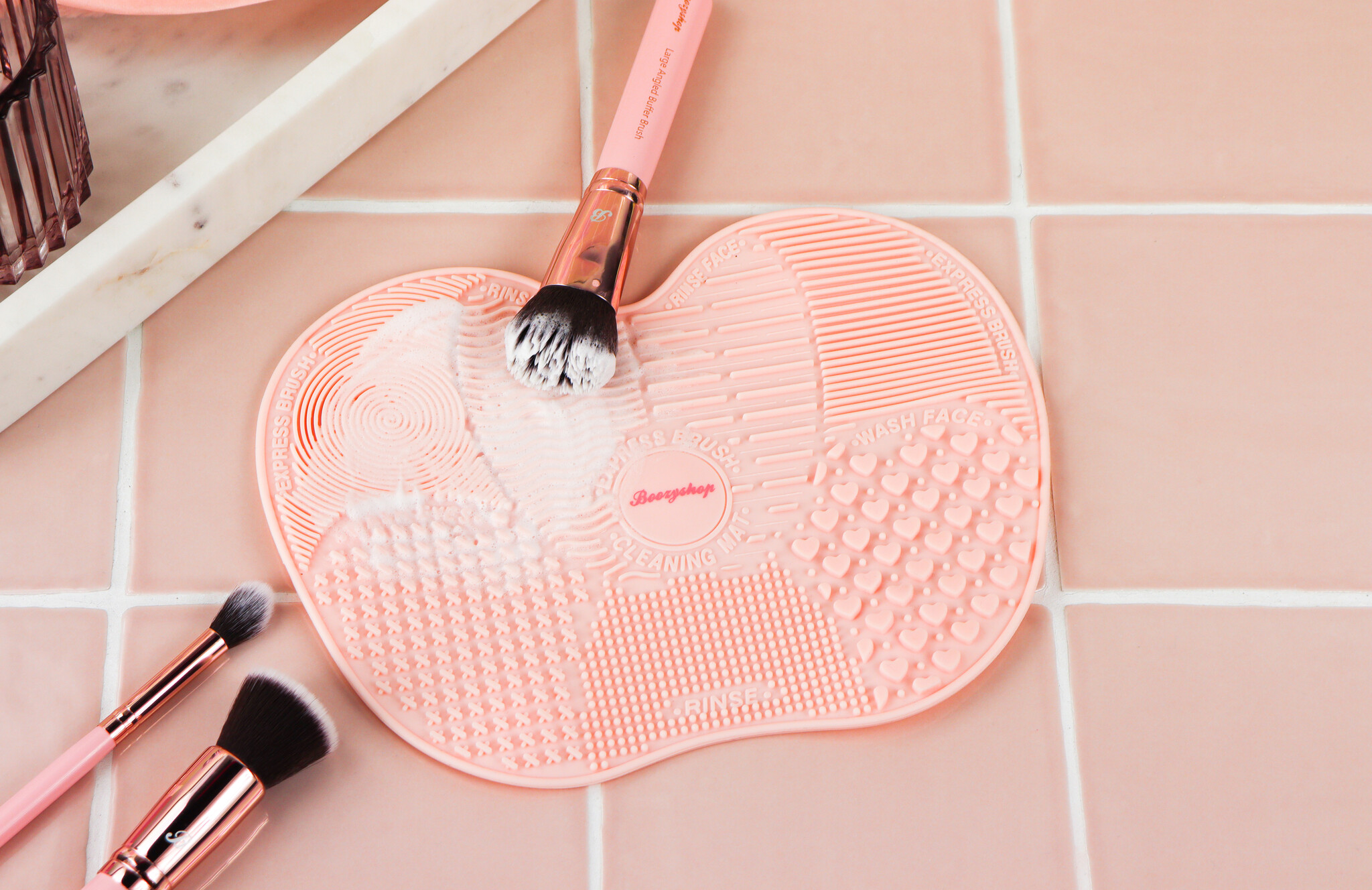 How to clean your makeup brushes and sponges?