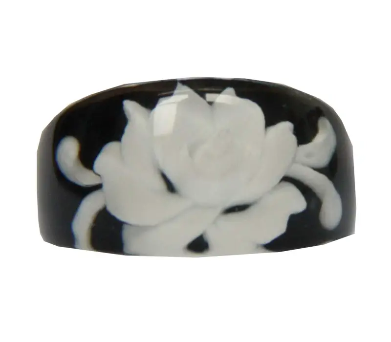 Ring met Roos – Frost Bite - Zwart-wit - Acryl