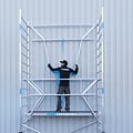Euroscaffold Rolsteiger Euroscaffold Professional 135x305 6,2m werkhoogte tegen de gevel