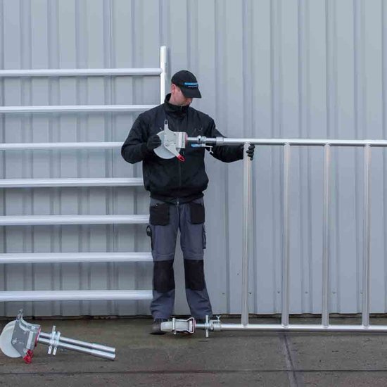 Euroscaffold Rolsteiger Euroscaffold Original 135x250 5,2m werkhoogte carbon vloer tegen de gevel