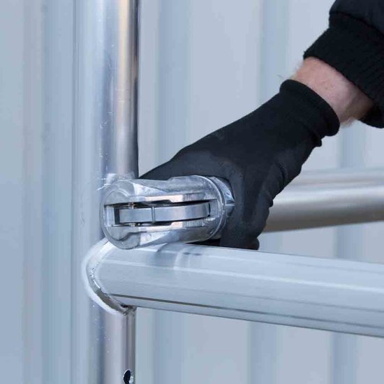 Euroscaffold Rolsteiger Euroscaffold Original 135x305 5,2m werkhoogte carbon vloer tegen de gevel