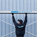 Euroscaffold Rolsteiger Euroscaffold Original 135x305 8,2m werkhoogte carbon vloer tegen de gevel