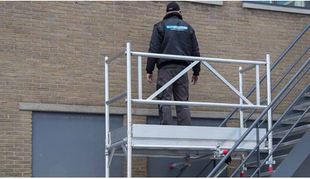 Veilig werken op hoogte bij een ongelijke ondergrond