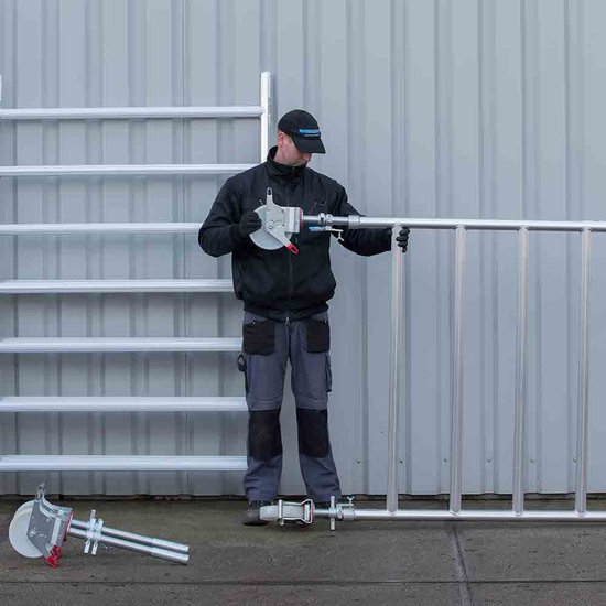 Euroscaffold Rolsteiger Euroscaffold Original 135x305 11,2m werkhoogte tegen de gevel